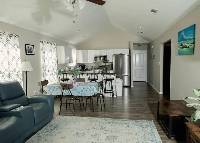 Happy Beach House In Biloxi